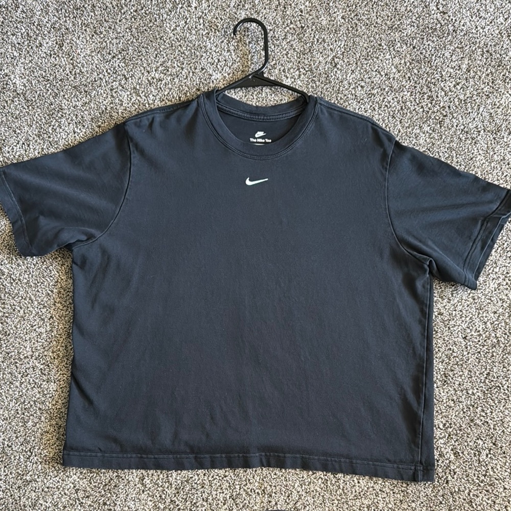 Nike Women’s cropped Black T-Shirt ( Size L )